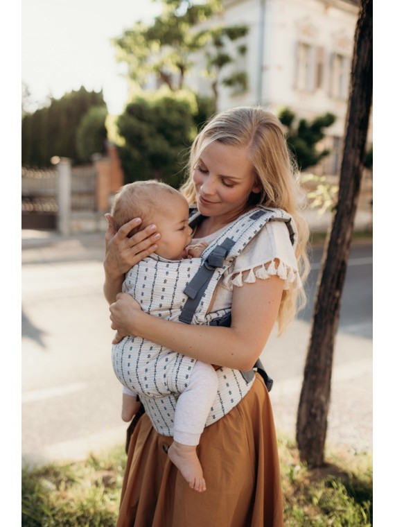 Boba X – adjustable ergonomic carrier from birth