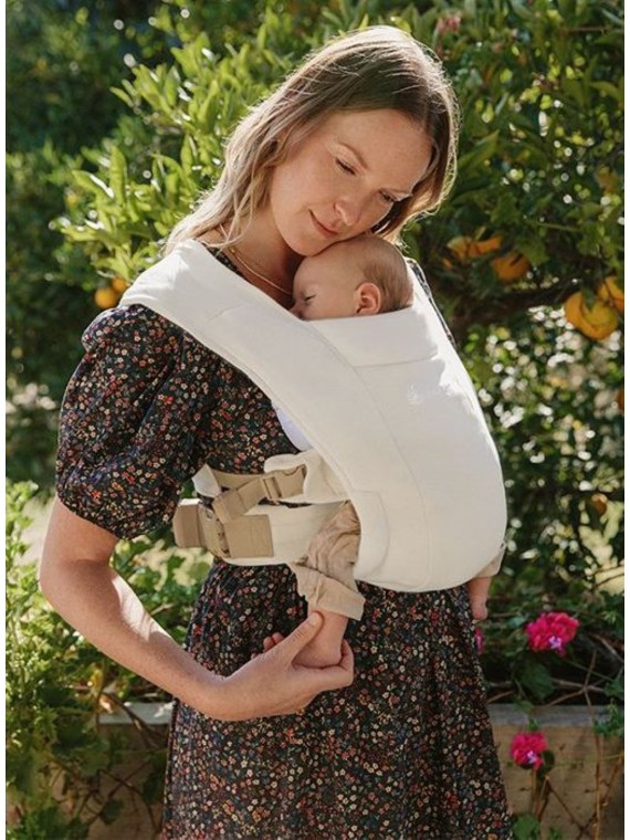 Ergobaby Embrace – švelni ir kompaktiška nešioklė nuo gimimo