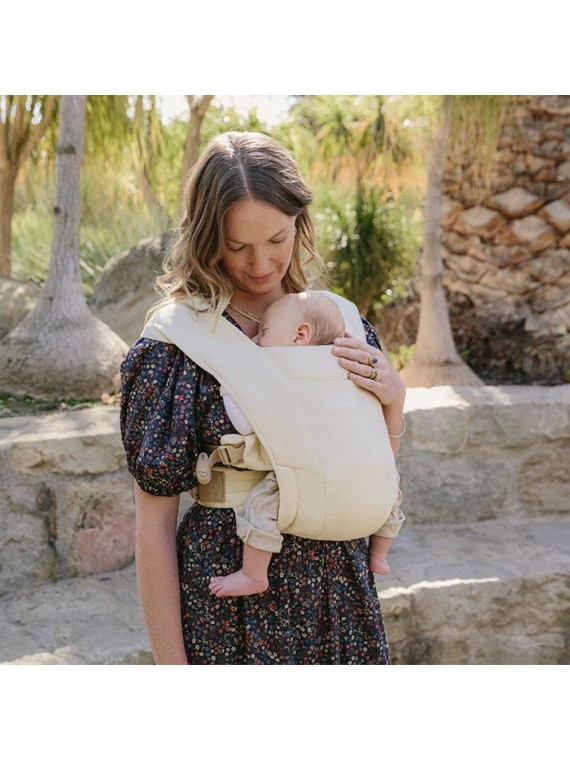 Ergobaby Embrace – švelni ir kompaktiška nešioklė nuo gimimo