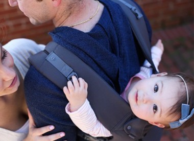 Baby do not like to be in baby carrier (LT)